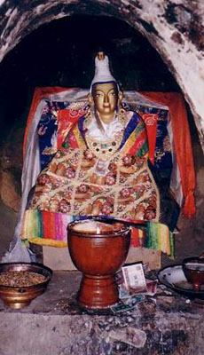 King_Songsten_Gampo’s_statue_in_his_meditation_cave_at_Yerpa